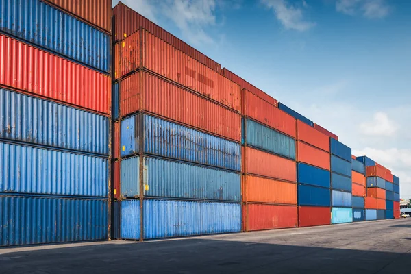 Stack Containers Cargo Ship Import Eksport Porcie Portowym Ładunek Spedycja — Zdjęcie stockowe