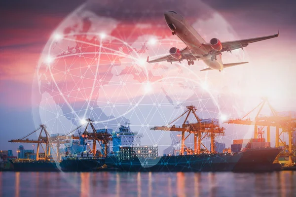 Taşımacılık endüstrisinin ithalat / ihracat nakliye taşımacılığı, Port Kargo Nakliye Tersanesinde nakliye gemisi taşıyıcıları. Küresel İş Lojistik Kargo Servisi