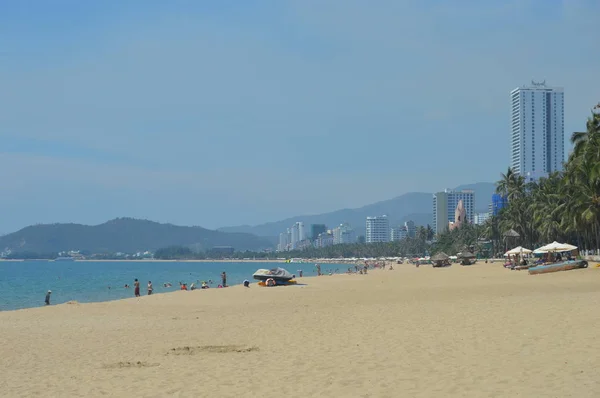 Sonniger Vietnamesischer Strand Mit Einigen Hotels Hintergrund — Stockfoto