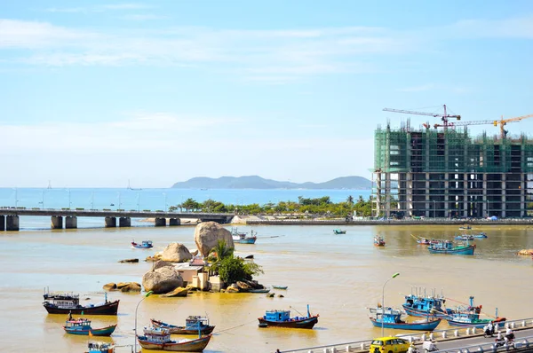 Zobrazení Webů Město Vietnamu Řeka Pod Mostem Nedokončené Stavby — Stock fotografie