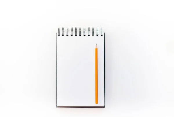 Libro Schizzi Bianco Con Matita Arancione Sveglia Blu Concetto Educazione — Foto Stock