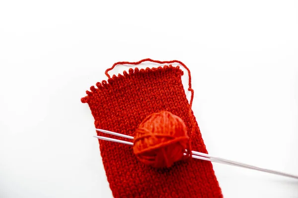 Rode Breien Sjaal Niet Klaar Hobby Vrije Tijd Activiteiten Draden — Stockfoto