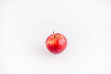 Sağlıklı beslenme kırmızı elma izole