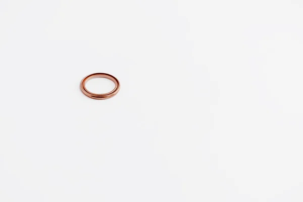Snubní Prsteny Svatební Zlaté Pole Dva Zlaté Prsteny Manželství Angažovanosti — Stock fotografie