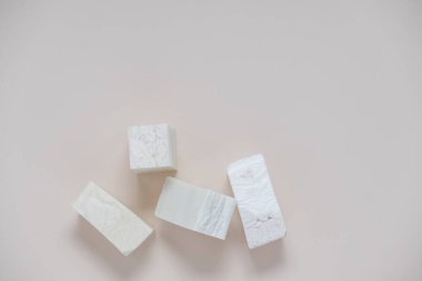 Doğal organik şampuan sabunu. Üst yatay görünüm telif uzayı. El yapımı ekolojik şampuan. 