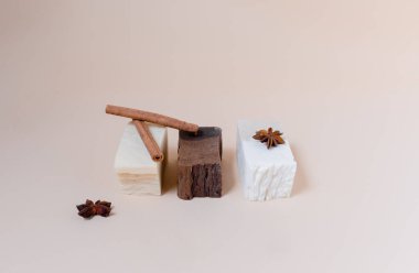 Doğal organik şampuan sabunu. Üst yatay görünüm telif uzayı. El yapımı ekolojik şampuan. 