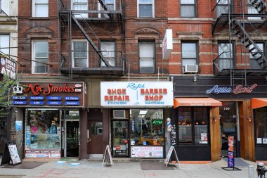 Manhattan 'ın Hell' s Kitchen bölgesinde 9. caddede küçük bir iş yeri.