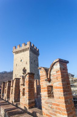 Castello di Vigoleno, Piacenza Emilia Romagna Eyaleti, duvarlar ve kent ile. Vigoleno 02/17/2019 13:30 de