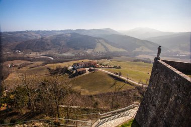 Castello di Vigoleno, Piacenza Emilia Romagna Eyaleti, duvarlar ve kent ile. Vigoleno 02/17/2019 vasıl 1230: pm