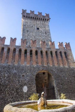 Castello di Vigoleno, Piacenza Emilia Romagna Eyaleti, duvarlar ve kent ile. Vigoleno 02/17/2019 vasıl 1230: pm