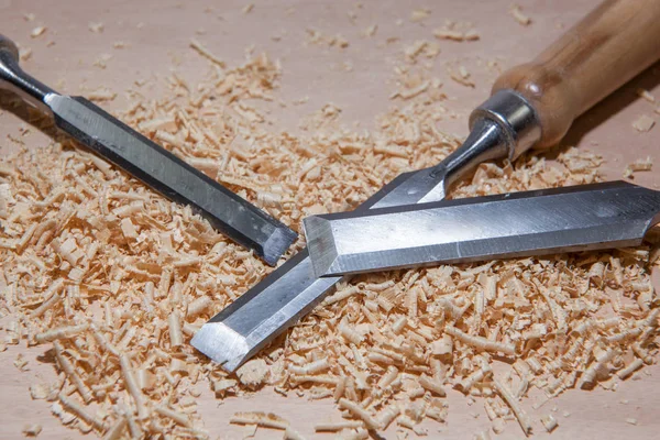 Mesa Con Hojas Cincel Virutas Aserrín Madera Carpintero Artesano — Foto de Stock