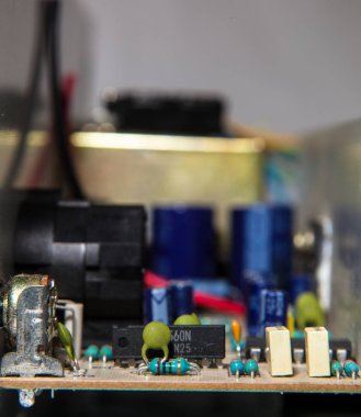 Anakart üzerindeki elektronik devrenin bileşenleri