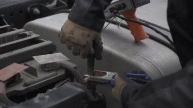 Otomatik mekanik kamyon batarya tamiri