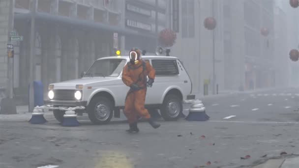 Un uomo in tuta a rischio biologico balla in città con un coronavirus volante — Video Stock