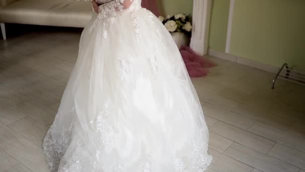 La sposa langue in previsione dello sposo . — Video Stock