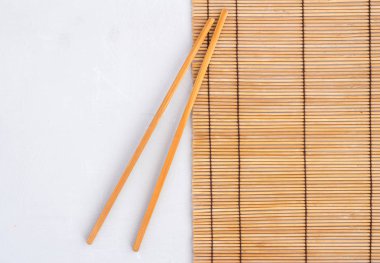 Reed mat - üstten görünüm fotoğraf metin için yer ile Chopsticks