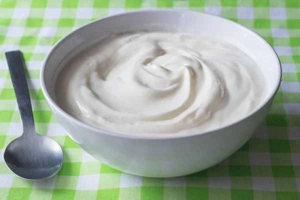 Природні Білий Грецький Йогурт Миску Крупним Планом Йогурт Фону — стокове фото