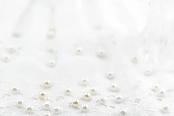 白い背景のデフォーカスの真珠 — ストック写真