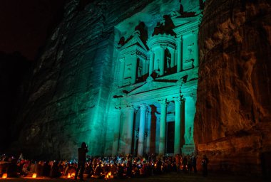 Gece lambasını hazinenin Lost City Petra, Jordan