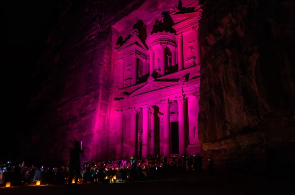 Gece lambasını hazinenin Lost City Petra, Jordan