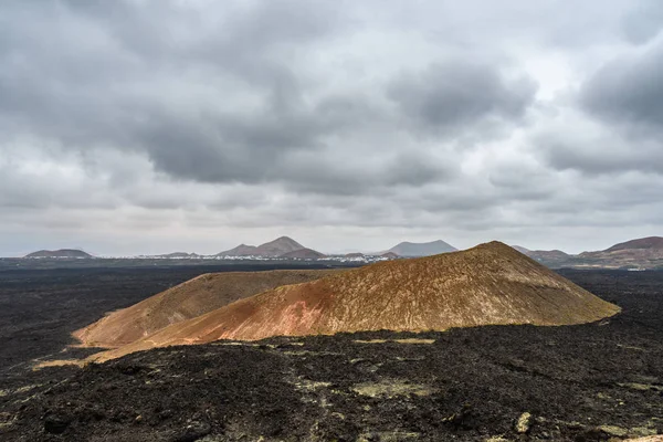 Cône Volcanique Dans Parc National Aride Timanfaya Lanzarote Espagne — Photo