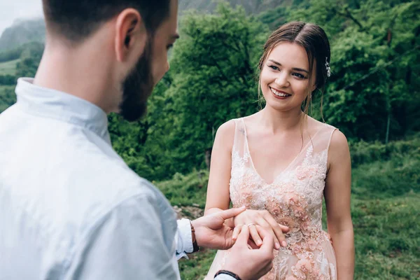 Recém Casados Prometem Ser Fiéis Outro — Fotografia de Stock