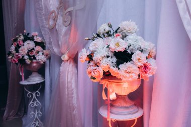 Gül düğün buketi.