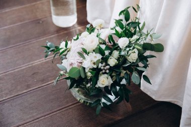 Gül düğün buketi.