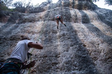 Adam kontrol dağcı Dağı'nda 