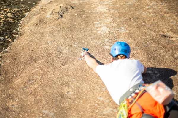 Young Climber Man Putting Carabiner His Hand Make Sure Rock — Stock Photo, Image