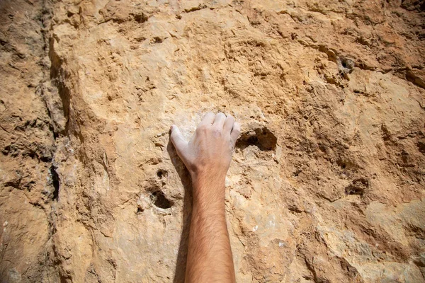 Crop Male Hand White Chalk Powder Hanging Rough Rock While — Stock Photo, Image