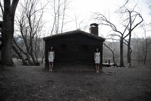 Young Twin Sisters White Dresses Standing Abandoned Wood House Mysterious — Stock Photo, Image