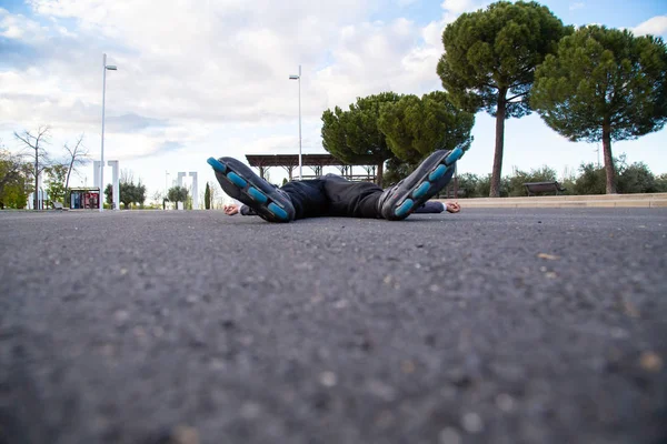 Young Fit Weary Man Sportswear Roller Skates Lying Road Beautiful — Stock Photo, Image