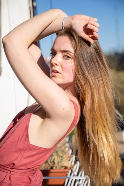 Portrait Young Attractive Woman Casual Summer Dress Leaning Railing Balcony — Stock Photo, Image