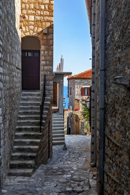 Ulcinj Karadağ'ın eski dar sokak. 