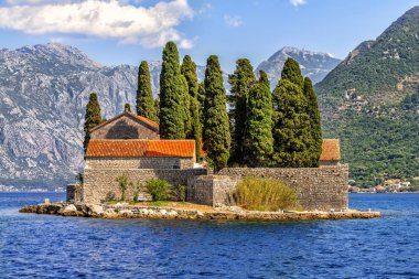 Saint George Adası (dead Island) bir Kotor Koyu'nun Perast sahil kapalı iki adacıkları, 19. yüzyıla kadar bu adada Perast ünlü kaptanı toprağa verildi.