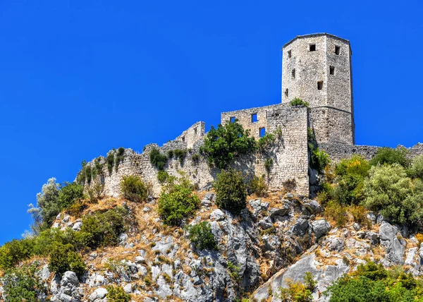 Citadel Pocitelj, Bosna-Hersek kalesi Neretva nehri vadisinde. Bu kale 1383 yılında Bosna Kralı I. Tvrtko tarafından inşa edilmiştir..