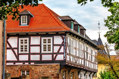 Fritzlar yakınındaki Hessen Kassel Almanya'da eski yarı ahşap evde