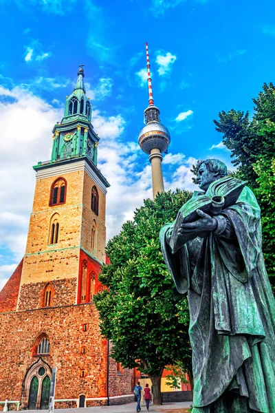 Martin Luther memorial na frente da Igreja de Santa Maria (Marien — Fotografia de Stock