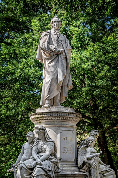 Socha slavného německého spisovatele Johanna Wolfganga von Goethe i — Stock fotografie