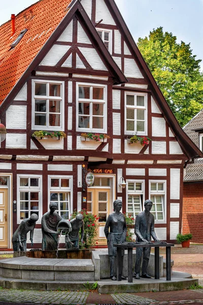 Fuente de espárragos, Nienburg, Alemania . — Foto de Stock