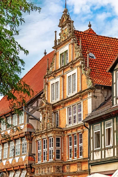 Oude middeleeuwse gebouwen in de stijl van de Weser-Renaissance in Hameln — Stockfoto