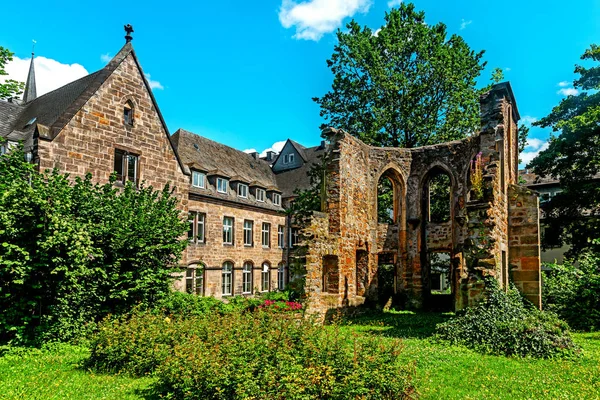 Rester av gamla medeltida byggnader i Marburg. — Stockfoto