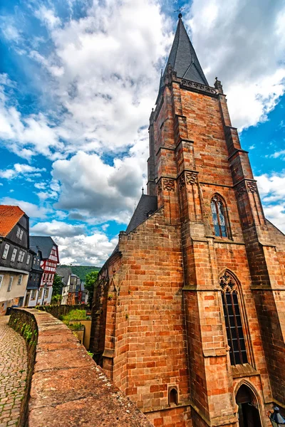 St. Mary's kerk op zonnige dag, Marburg — Stockfoto