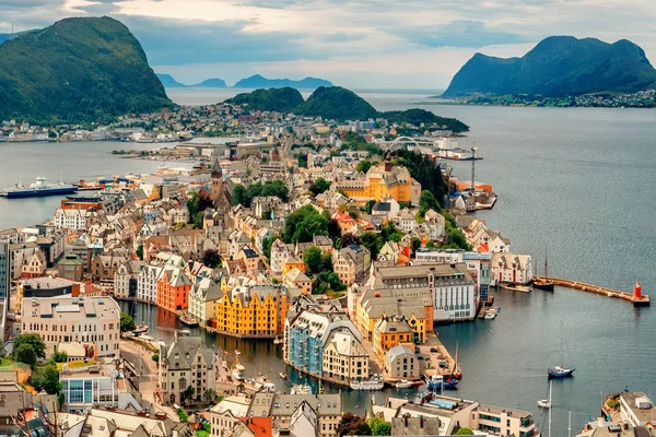 Alesund Uma Cidade Portuária Turística Entrada Fiorde Geirangerfjord Imagem Paisagem — Fotografia de Stock