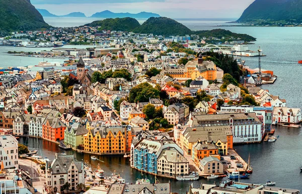 Alesund Uma Cidade Portuária Turística Entrada Fiorde Geirangerfjord Imagem Paisagem — Fotografia de Stock