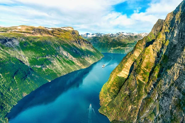 美丽的空中景观景观盖兰热峡湾在莫尔奥 隆斯达尔县在挪威 — 图库照片