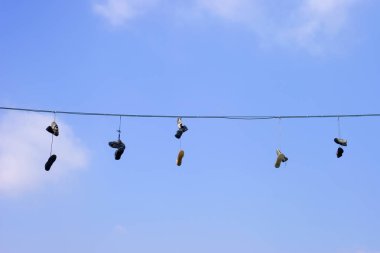 Eski Ayakkabı sıkı tutun tel