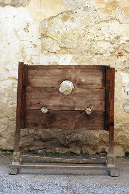 Utanç işkence aracı - bir ortaçağ kalede pillory