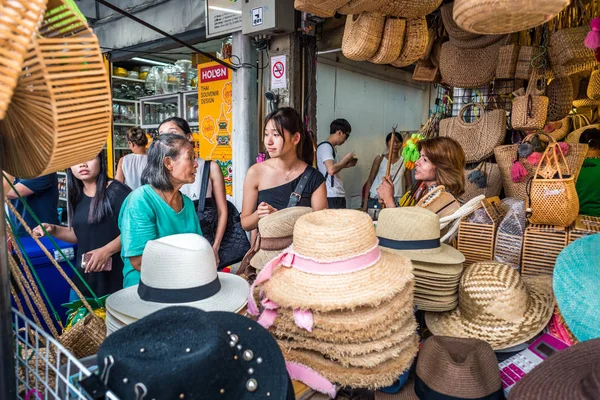 Bangkok Tajlandia Maja 2018 Trzy Kobiety Rozmawiają Sobą Ladą Pełną — Zdjęcie stockowe